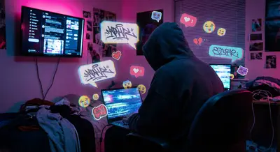 Comment Wars, Core Aesthetics & Chaos Feeds: Inside 2025’s Weirdest Internet Vibes